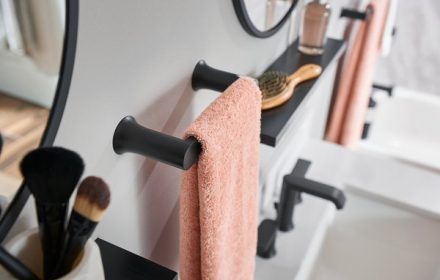 towel stand